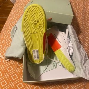 Off white size 6 women’s never worn